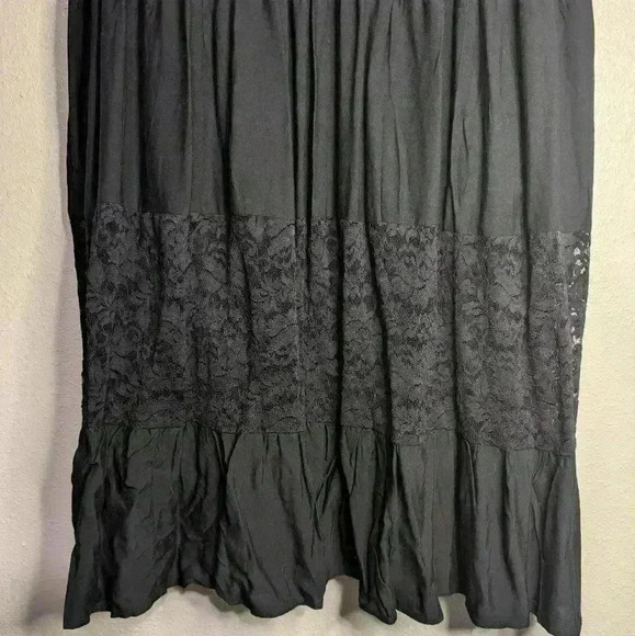 NWT Simplee Long Black lacey dress Size Medium with Bell sleeves and lace accent - Picture 6 of 10